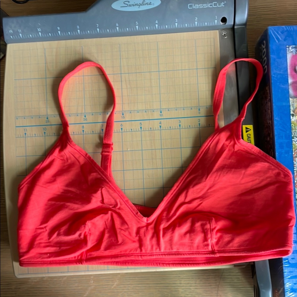 NWOT Parade unlined bralette medium red